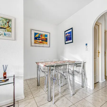 Bord De Bassin Apartment