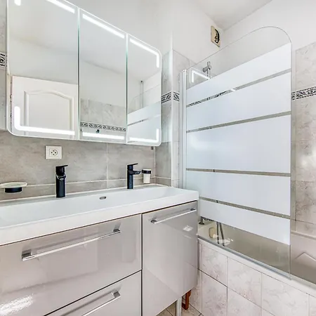 Bord De Bassin Apartment *