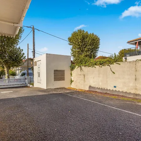Bord De Bassin Apartment